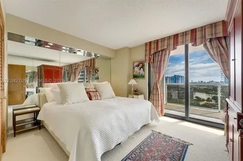 9 Island Avenue Miami Beach FL 33139