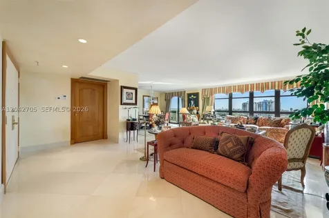 9 Island Avenue Miami Beach FL 33139