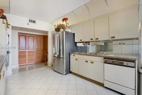 9 Island Avenue Miami Beach FL 33139