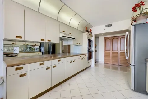 9 Island Avenue Miami Beach FL 33139