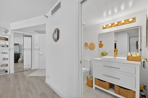 3500 Mystic Pointe Drive Aventura FL 33180