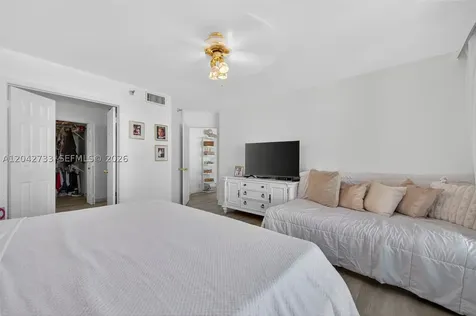 3500 Mystic Pointe Drive Aventura FL 33180