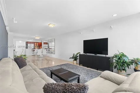 20100 W Country Club Drive Aventura FL 33180
