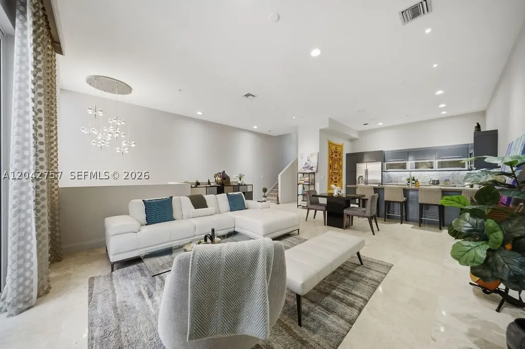 710 NE 3rd Avenue Fort Lauderdale FL 33304