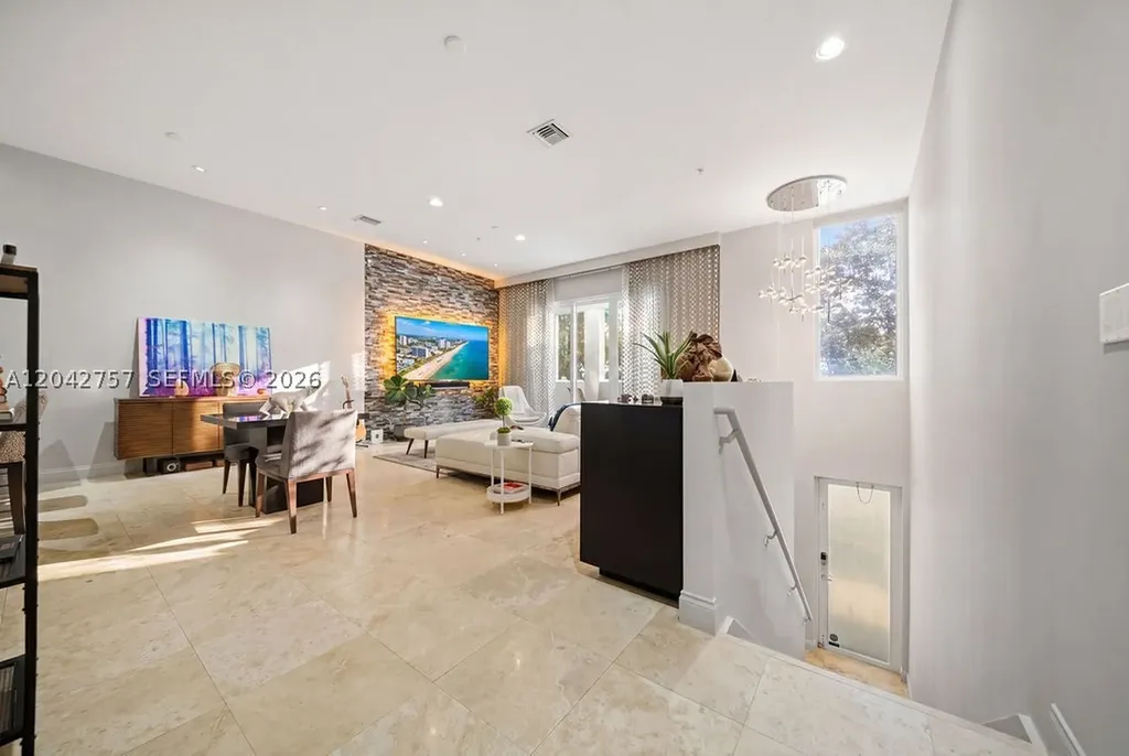 710 NE 3rd Avenue Fort Lauderdale FL 33304
