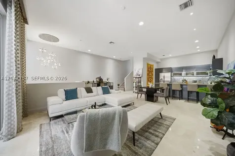 710 NE 3rd Avenue Fort Lauderdale FL 33304