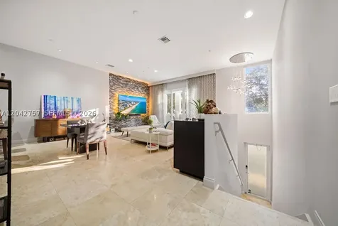 710 NE 3rd Avenue Fort Lauderdale FL 33304