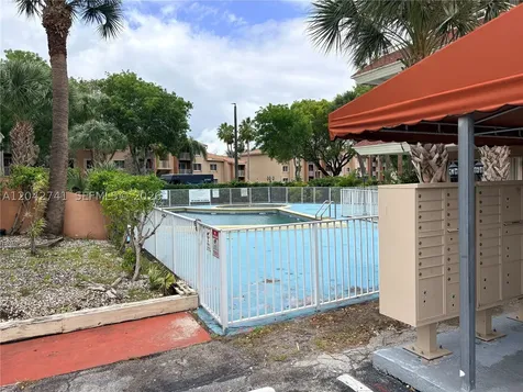 17600 NW 68th Avenue Hialeah FL 33015