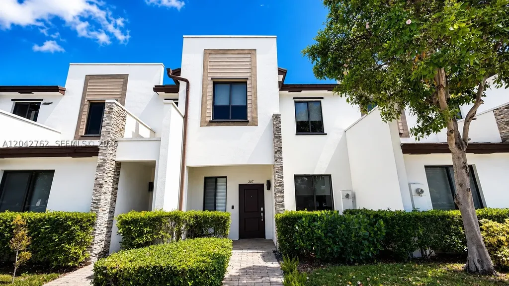 307 NE 208th Terrace Miami FL 33179