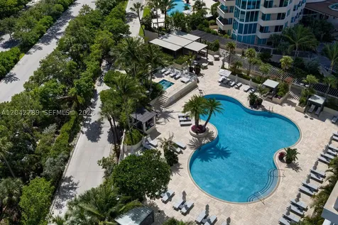 400 S Pointe Drive Miami Beach FL 33139