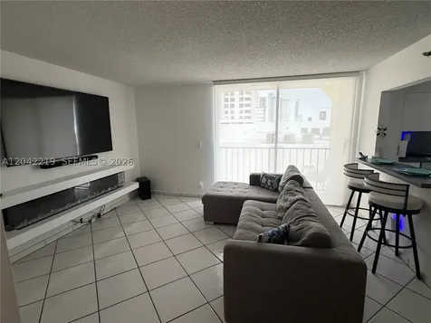 2625 Collins Avenue Miami Beach FL 33140
