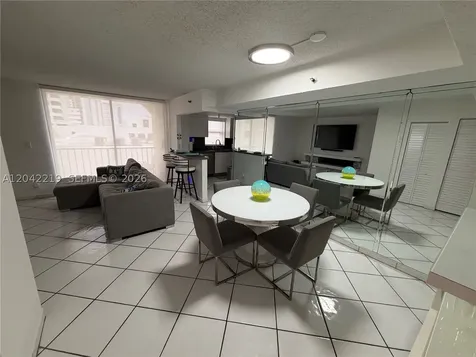 2625 Collins Avenue Miami Beach FL 33140
