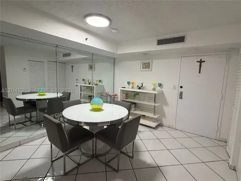 2625 Collins Avenue Miami Beach FL 33140