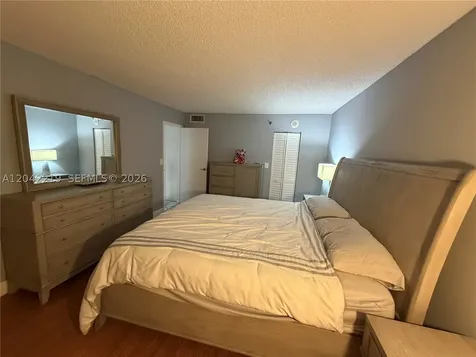 2625 Collins Avenue Miami Beach FL 33140