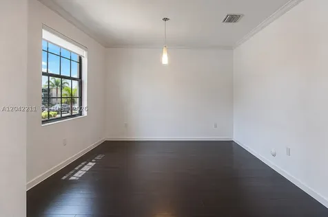 8954 W 35th Way Hialeah FL 33018