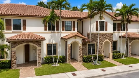 8954 W 35th Way Hialeah FL 33018