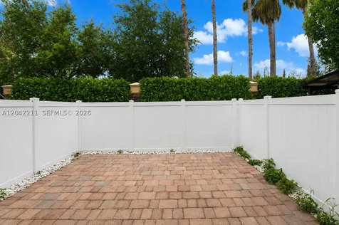 8954 W 35th Way Hialeah FL 33018