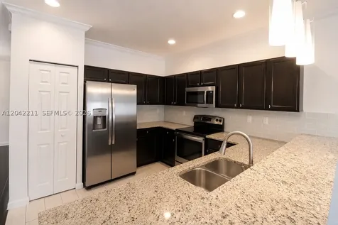 8954 W 35th Way Hialeah FL 33018