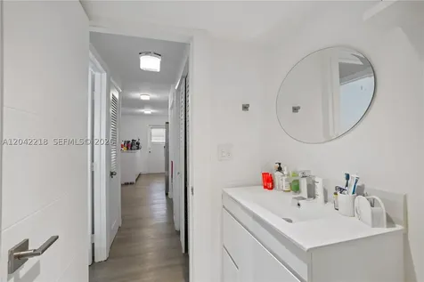 1614 West Avenue Miami Beach FL 33139