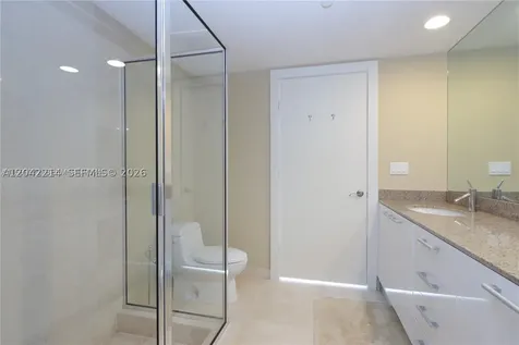 17201 Collins Ave+den Sunny Isles Beach FL 33160