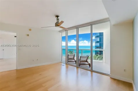 17201 Collins Ave+den Sunny Isles Beach FL 33160