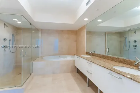17201 Collins Ave+den Sunny Isles Beach FL 33160