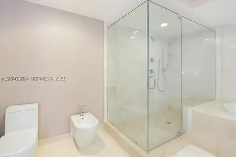17201 Collins Ave+den Sunny Isles Beach FL 33160