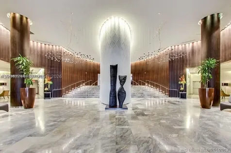 17201 Collins Ave+den Sunny Isles Beach FL 33160