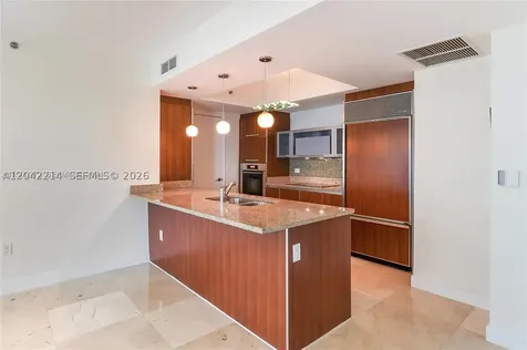 17201 Collins Ave+den Sunny Isles Beach FL 33160