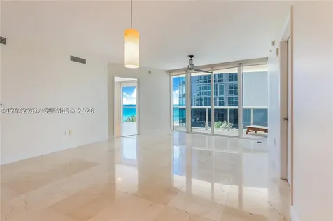 17201 Collins Ave+den Sunny Isles Beach FL 33160
