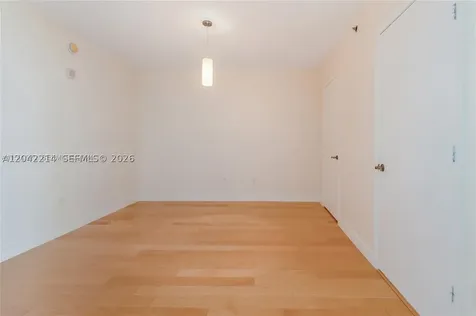 17201 Collins Ave+den Sunny Isles Beach FL 33160
