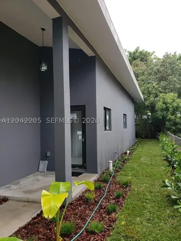 313 NE 169th Street North Miami Beach FL 33162