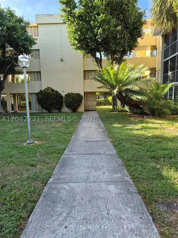 942 NE 199th Street Miami FL 33179