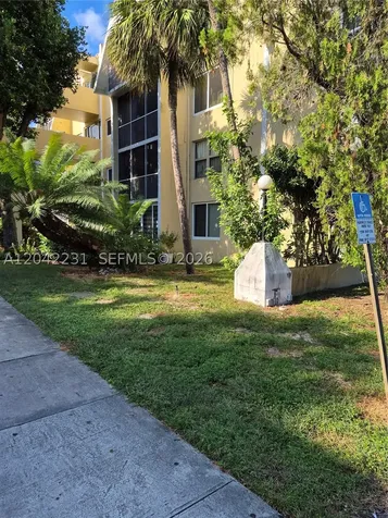 942 NE 199th Street Miami FL 33179