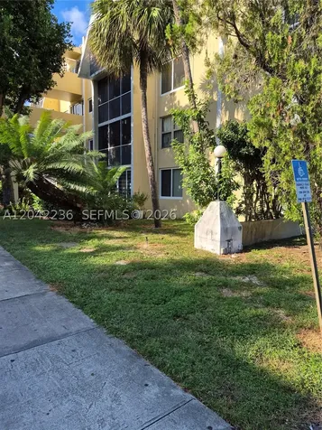 942 NE 199th Street Miami FL 33179