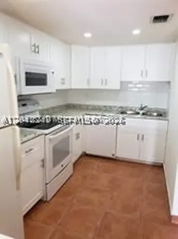 20 NW 87th Avenue Miami FL 33172