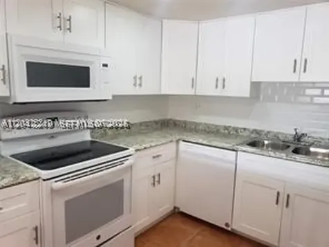 20 NW 87th Avenue Miami FL 33172