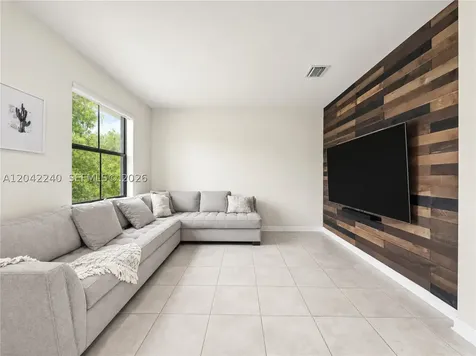 10604 W 33rd Lane Hialeah FL 33018