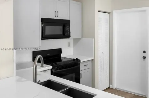 681 Thornridge Avenue Davie FL 33325