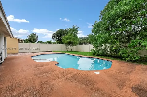 681 Thornridge Avenue Davie FL 33325