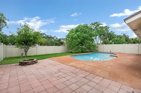 681 Thornridge Avenue Davie FL 33325