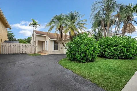 681 Thornridge Avenue Davie FL 33325