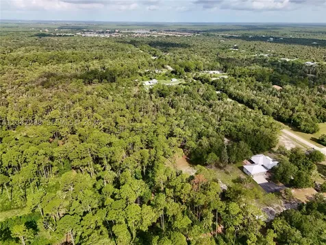 260 35th Avenue NW Naples FL 34120
