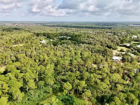 280 35th Avenue NW Naples FL 34120