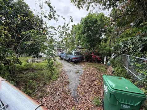 16225 NE 2nd Avenue Miami FL 33162
