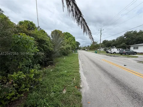 16225 NE 2nd Avenue Miami FL 33162