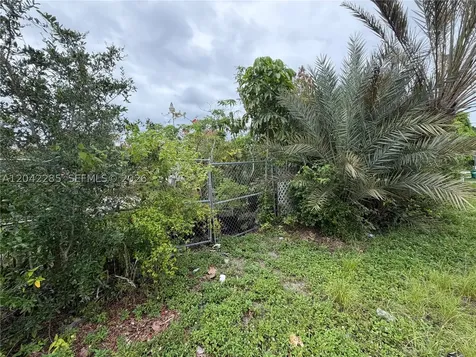 16225 NE 2nd Avenue Miami FL 33162