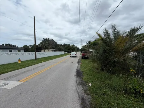 16225 NE 2nd Avenue Miami FL 33162