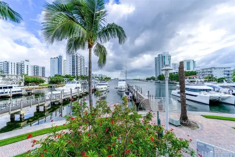 7914 Harbor Island Drive North Bay Village FL 33141