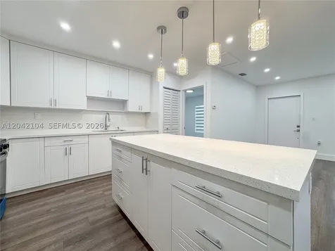 1319 NW 40th Street Miami FL 33142